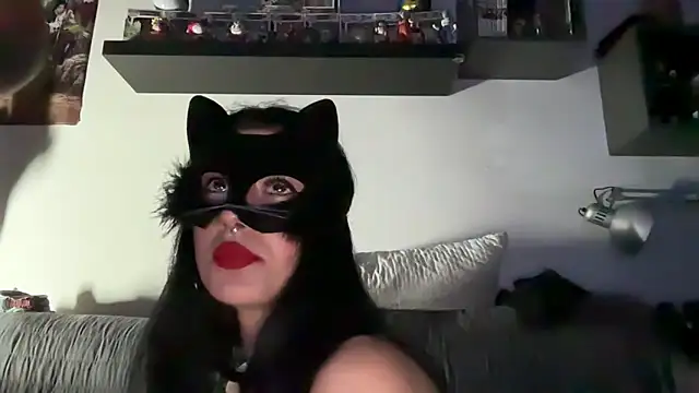 Snapshot of SilentScreamsVan- chatting on 4, 5, 2026 SilentScreamsVan- online show from 4, 5, 2026