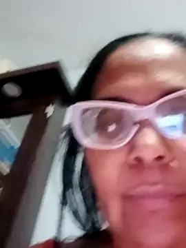 sexymomsn online show from 6, 4, 2026
