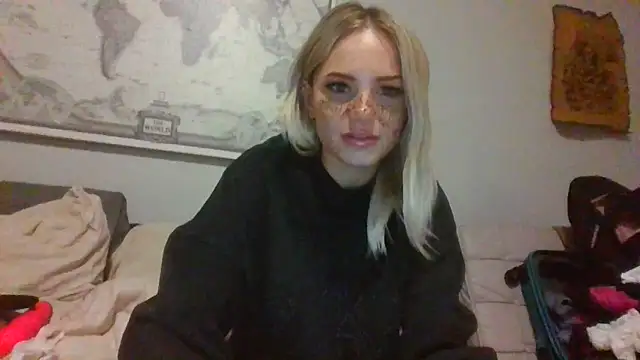 Snapshot of Britneycherry chatting on 1, 7, 2026 Britneycherry online show from 1, 7, 2026