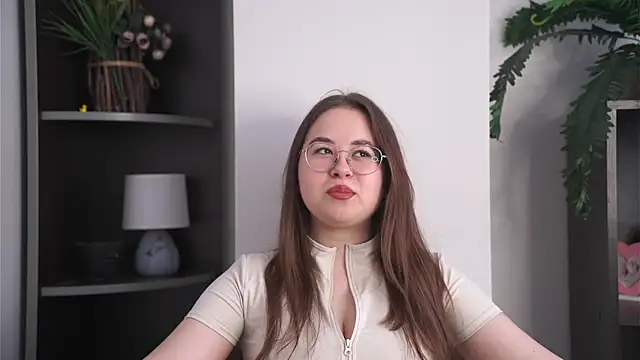 TiffaneySpikes online show from 24, 3, 2026