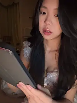 jolie 33 online show from 3, 5, 2026