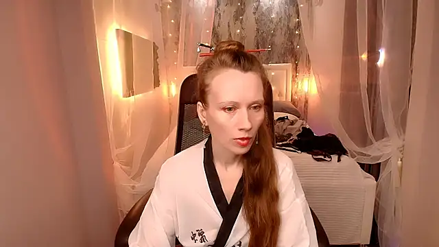 NicoleMiless online show from 14, 4, 2026