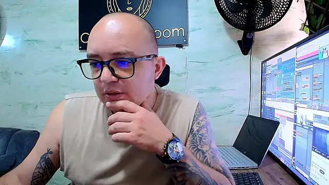 Snapshot of maximo_daddy chatting on 1, 5, 2026 maximo daddy online show from 1, 5, 2026