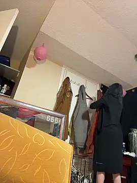 mango-kitty online show from 10, 5, 2026