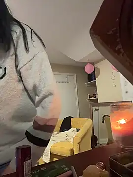 mango-kitty online show from 10, 5, 2026