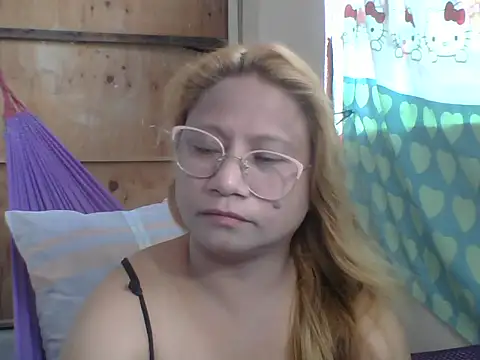 PinayChristine online show from 9, 4, 2026