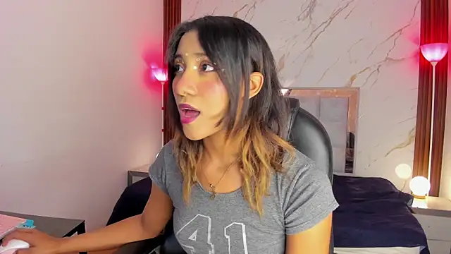 EsperanzaMora online show from 2, 5, 2026