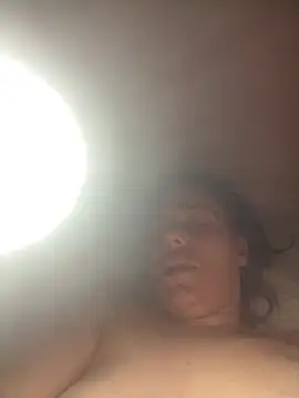 Snapshot of Melanie-beaute chatting on 5, 4, 2026 Melanie-beaute online show from 5, 4, 2026