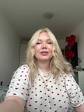 cutiejuliee online show from 13, 5, 2026