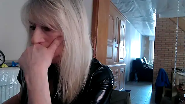 Snapshot of MeesteresHeidi-subbraafke chatting on 6, 4, 2026 MeesteresHeidi-subbraafke online show from 6, 4, 2026