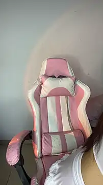 alexandra x  online show from 4, 4, 2026