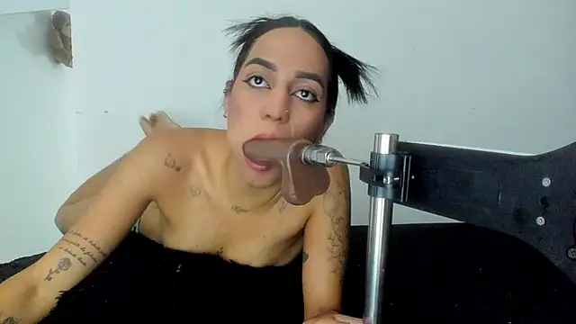 Snapshot of MegannHills_ chatting on 8, 6, 2026 MegannHills online show from 8, 6, 2026
