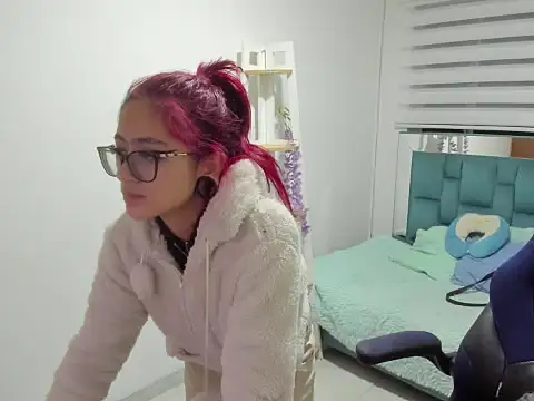 Sara Red X online show from 10, 4, 2026