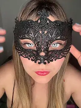 Blonde Cougar online show from 13, 5, 2026
