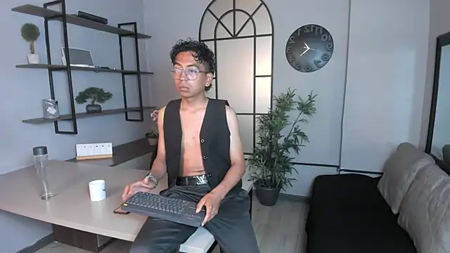 Snapshot of mike_salaz chatting on 27, 3, 2026 mike salaz online show from 27, 3, 2026