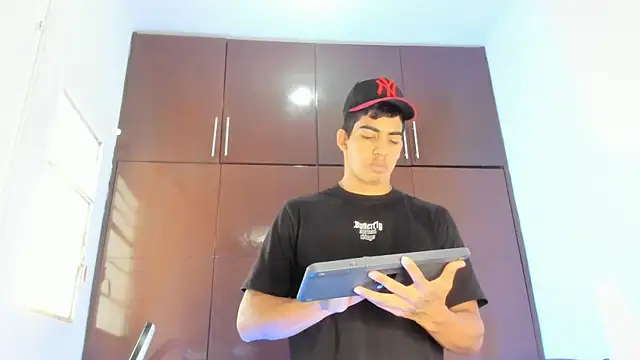 Milo LatinBoy online show from 31, 3, 2026