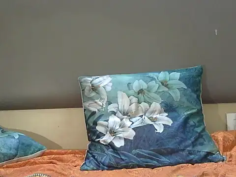 Snapshot of SweetRashii chatting on 4, 4, 2026 SweetRashii online show from 4, 4, 2026
