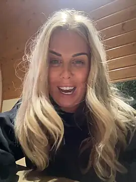 saucymelaine09 online show from 27, 3, 2026