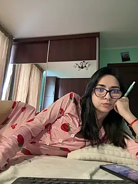 Snapshot of TheaMerve chatting on 22, 4, 2026 TheaMerve online show from 22, 4, 2026