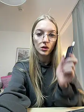 EvaEvis online show from 15, 4, 2026