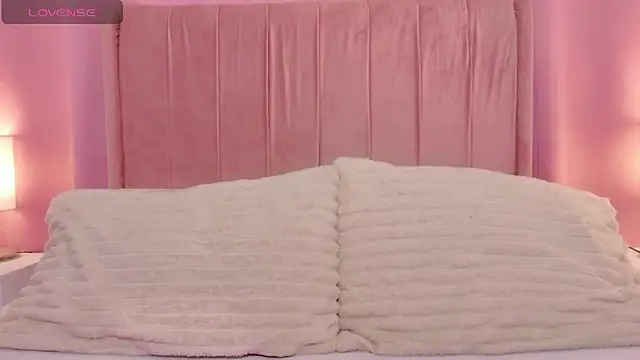 MoollyLove online show from 17, 4, 2026