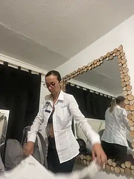 AlanaBrunetteX X online show from 29, 4, 2026