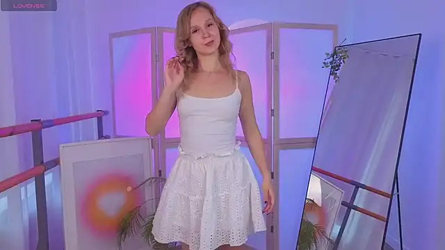 sophie blossom  online show from 17, 6, 2026