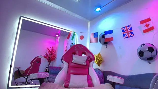 Snapshot of Palmer_foxx chatting on 7, 7, 2026 Palmer foxx online show from 7, 7, 2026