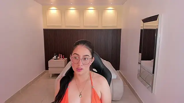 SAMANTHAFIORE2 online show from 1, 6, 2026