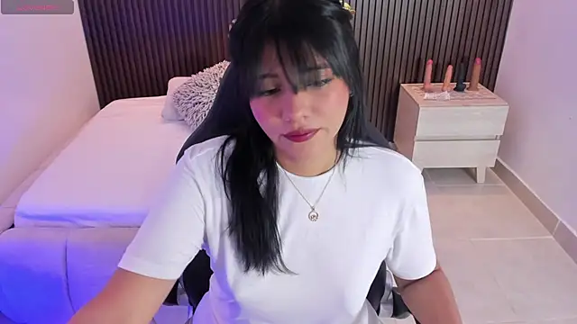 MILLYEVANS1 online show from 15, 4, 2026
