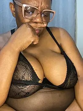 BoobsQueeen online show from 6, 8, 2026