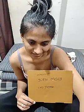 Snapshot of sexy_couple_liv chatting on 9, 4, 2026 sexy couple liv online show from 9, 4, 2026