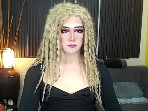 Snapshot of HugexMsLovelyxCock chatting on 22, 4, 2026 HugexMsLovelyxCock online show from 22, 4, 2026