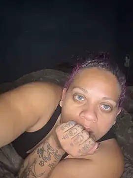 SHY QUINN online show from 18, 4, 2026