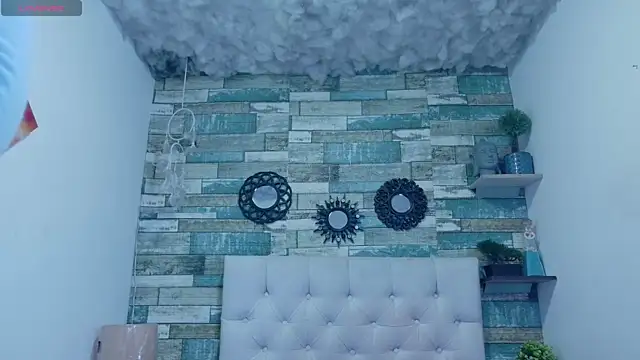 Skylernaomi online show from 24, 4, 2026