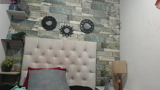 Skylernaomi online show from 9, 6, 2026