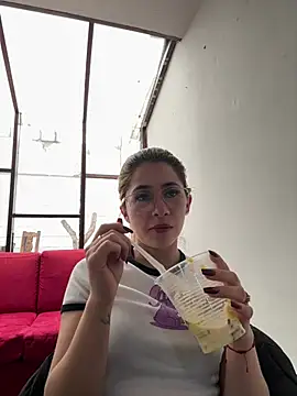 SaraRoads online show from 7, 5, 2026