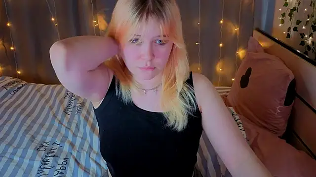 Snapshot of unburnedgirl chatting on 24, 4, 2026 unburnedgirl online show from 24, 4, 2026