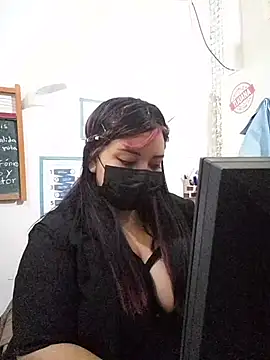Snapshot of sweetadamisoffice chatting on 17, 5, 2026 sweetadamisoffice online show from 17, 5, 2026
