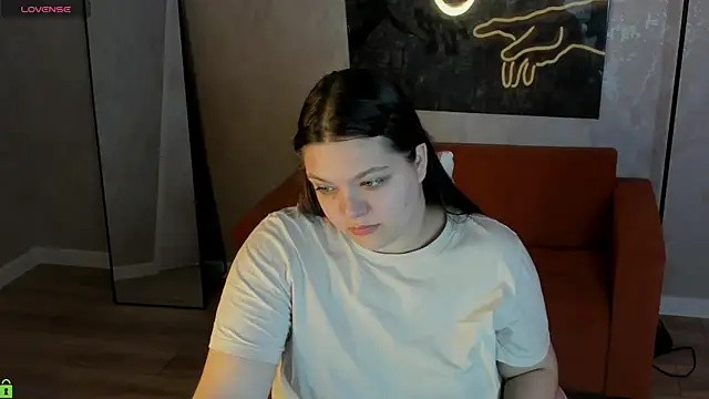 Evelyne Loo online show from 27, 4, 2026