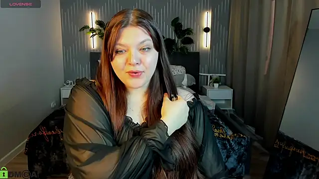 Evelyne Loo online show from 29, 4, 2026