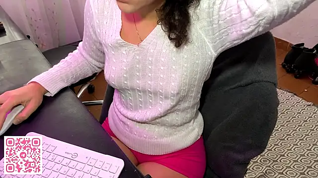 petitecurlybrunette online show from 26, 6, 2026