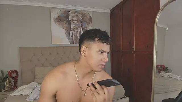 Snapshot of Maxi_and_Ares chatting on 18, 5, 2026 Maxi and Ares online show from 18, 5, 2026