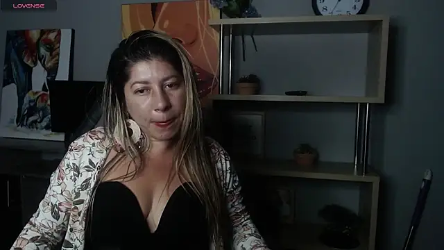 Snapshot of Milan_Moon chatting on 7, 4, 2026 Milan Moon online show from 7, 4, 2026