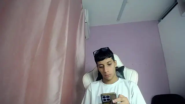 Snapshot of Yei_lee_ chatting on 18, 5, 2026 Yei lee online show from 18, 5, 2026