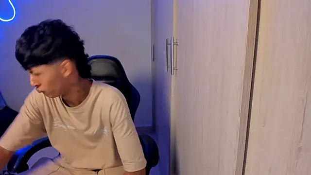 Snapshot of dante_martinez chatting on 8, 4, 2026 dante martinez online show from 8, 4, 2026