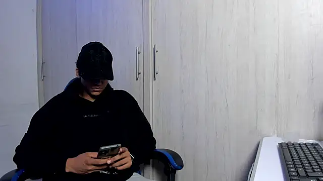 Snapshot of dante_martinez chatting on 9, 4, 2026 dante martinez online show from 9, 4, 2026