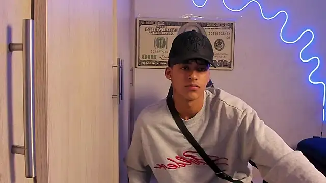 Snapshot of dante_martinez chatting on 24, 4, 2026 dante martinez online show from 24, 4, 2026