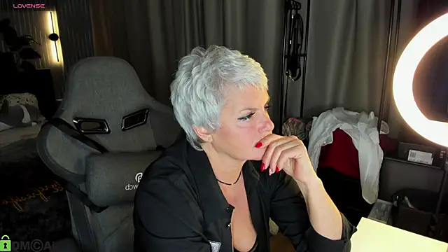 Linda Zef1r online show from 12, 5, 2026
