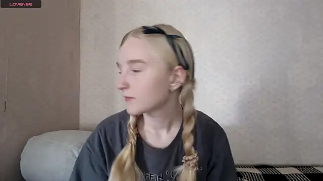 Snapshot of ForwentSeat chatting on 5, 5, 2026 ForwentSeat online show from 5, 5, 2026